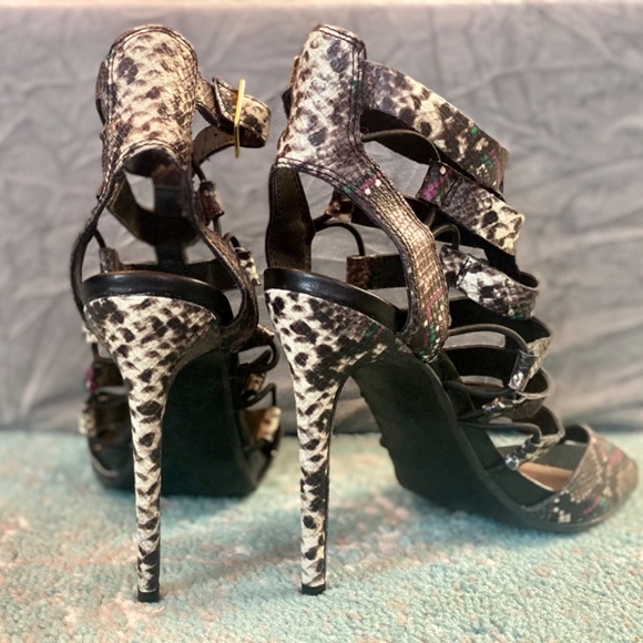 Steve Madden snake print‎ sandal - Picture 2 of 4